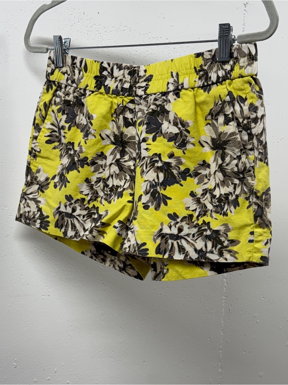 Women’s Yellow Floral Elastic Waist Shorts  Pockets on the sides